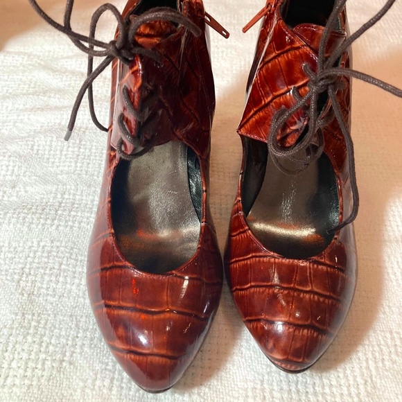 MARC BY MARC JACOBS Patent Leather Printed Pumps - Picture 2 of 11